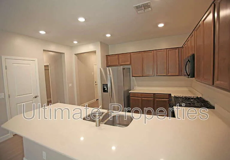20238 W Buchanan St — Photo 4