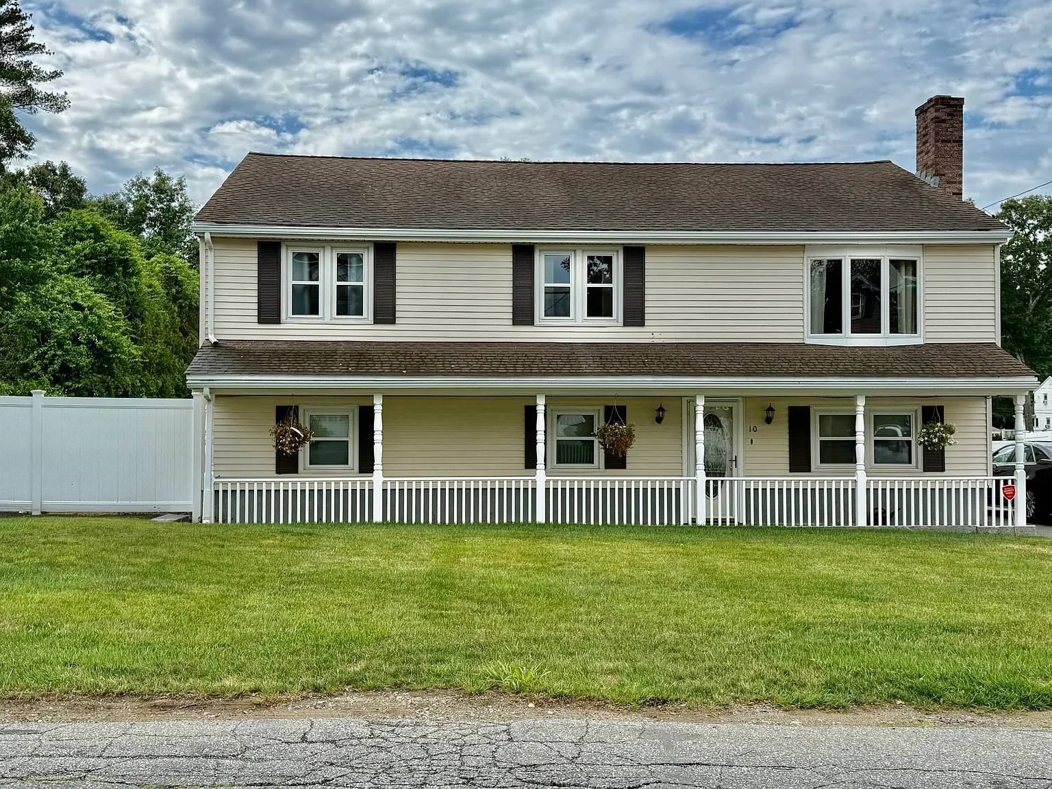 3 bed, 1.0 bath, 1344 sqft, $3,500 — Photo 2