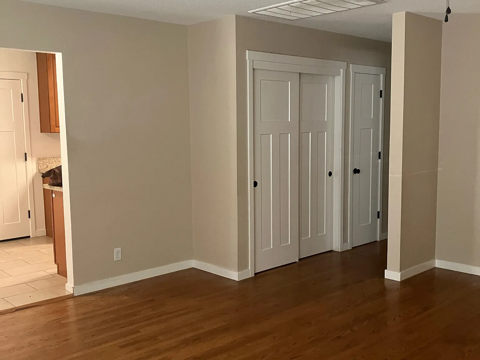 3 bed, 1100 sqft, $2,600 — Photo 3