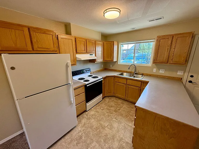 1308 Burrell Ave #1 — Photo 7