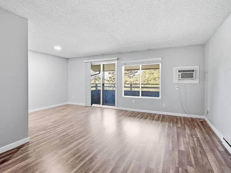 River Court Apartments - Updated Units With A View! — Photo 46