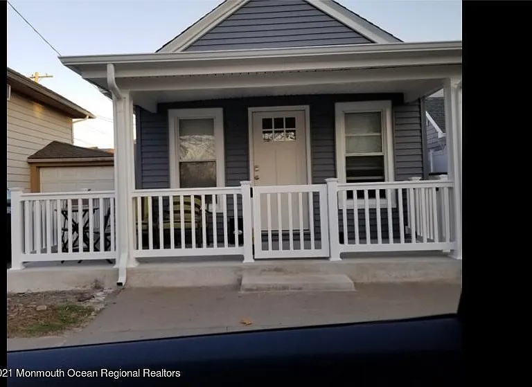 802 A St — Photo 2