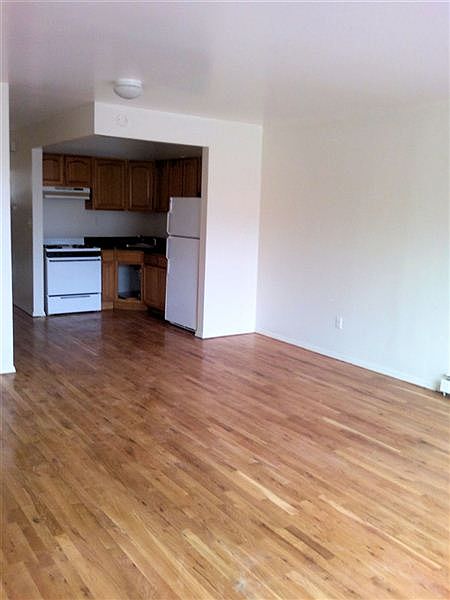 191 Beach 25 St Kitchen & dinnin Room 2nd floor