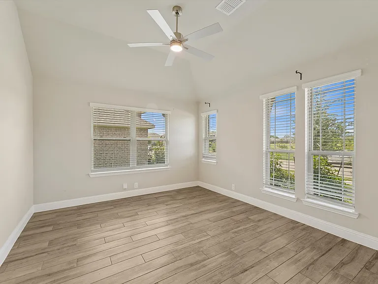 2413 Loxley Dr — Photo 15