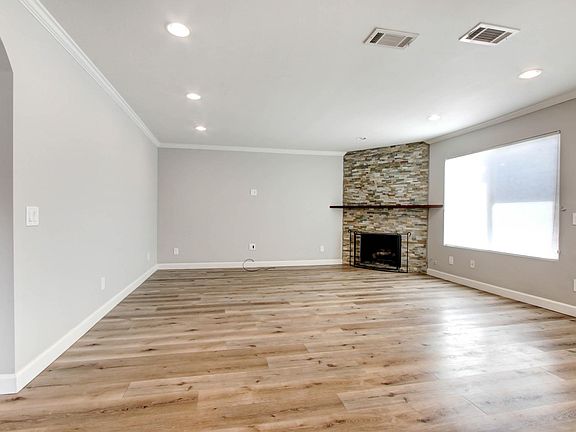 2nd image of 1141 N Screenland Dr