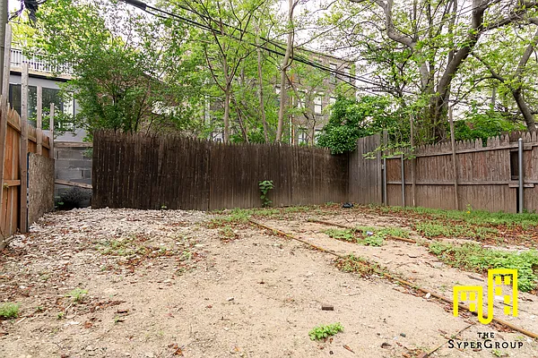 Rented by The Syper Group | media 19