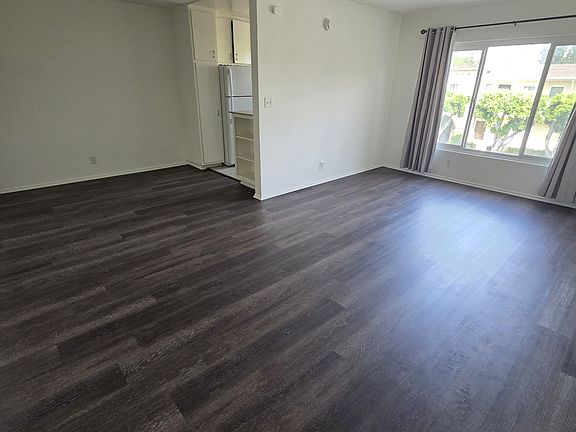 3rd image of 103 S Gramercy Pl #8