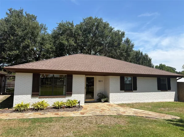 1011 Lee Rd, Columbus, TX 78934