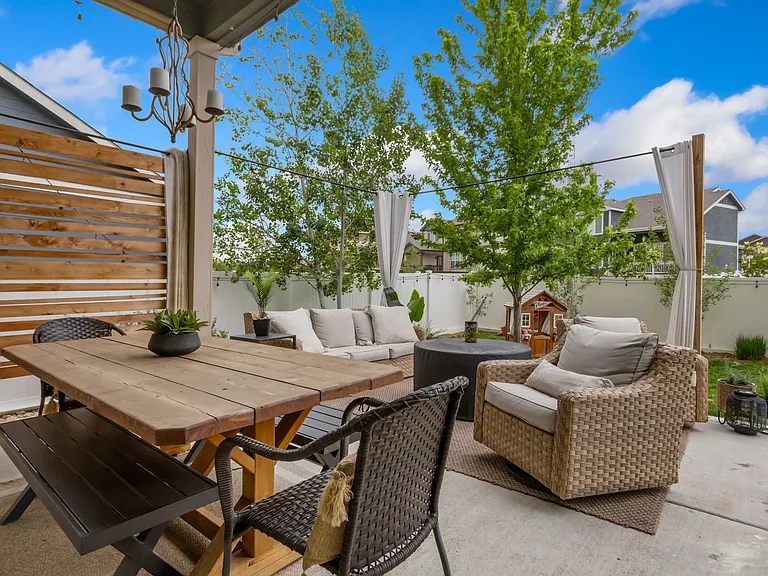 268 Castle Dr — Photo 29