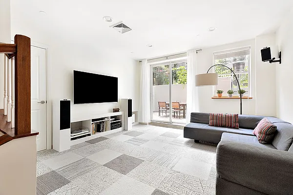 Sold by Compass | media 25