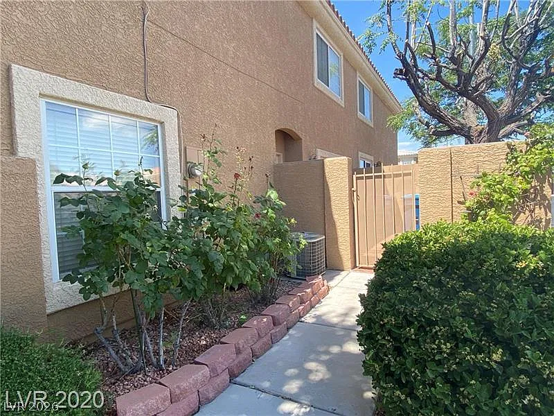 3 bed, 2.5 bath, 1504 sqft, $1,850 — Photo 2