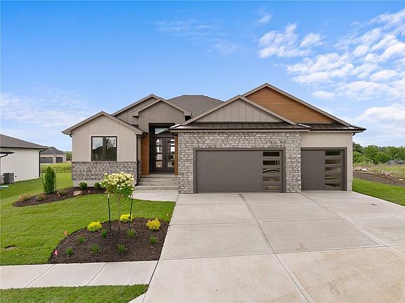 3rd image of 518 Bentwater Dr