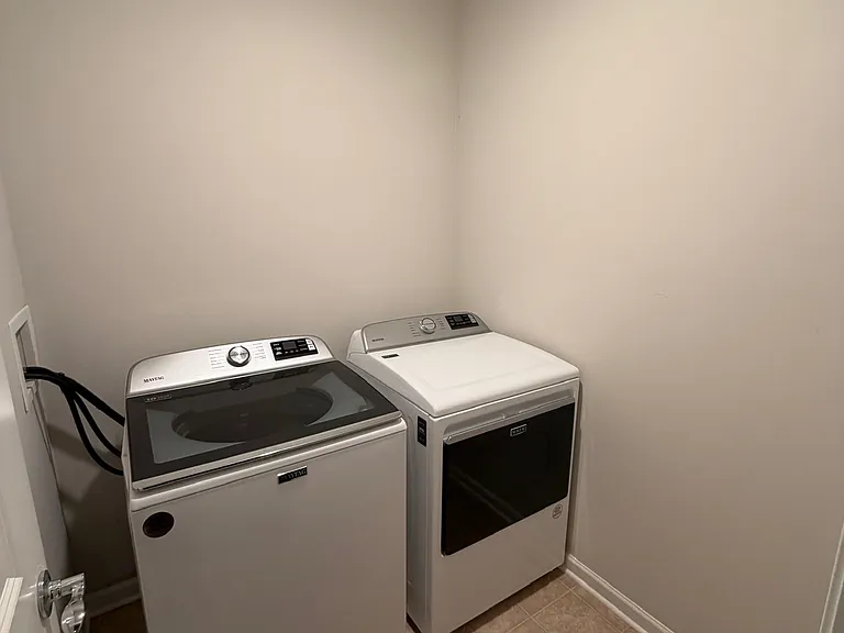 5975 N Pointe Dr — Photo 31
