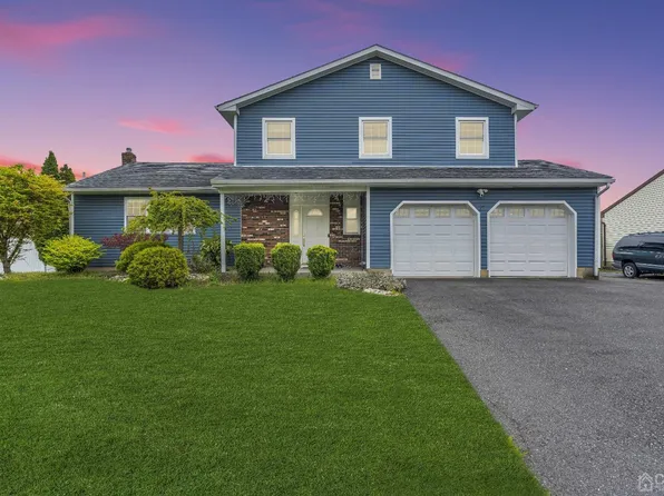 49 Agatha Dr, Edison, NJ 08817