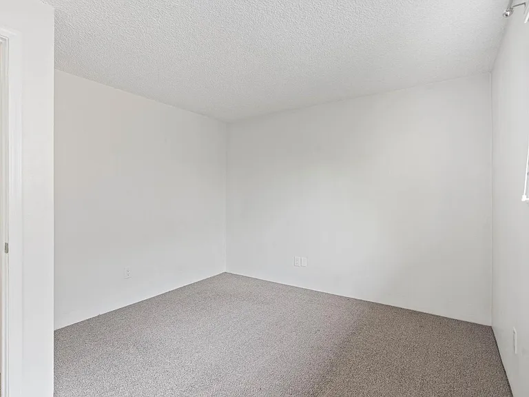 2730-2734 SE Alder St #2732 — Photo 16