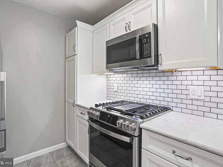 4917 Americana Dr #T6 — Photo 10