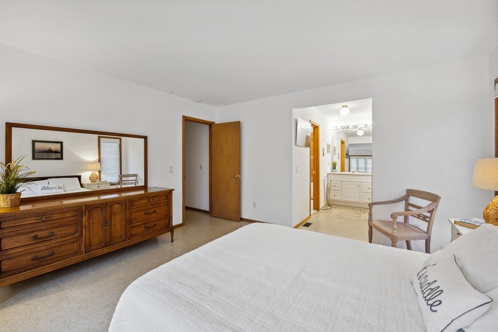  Primary bedroom with its own bath