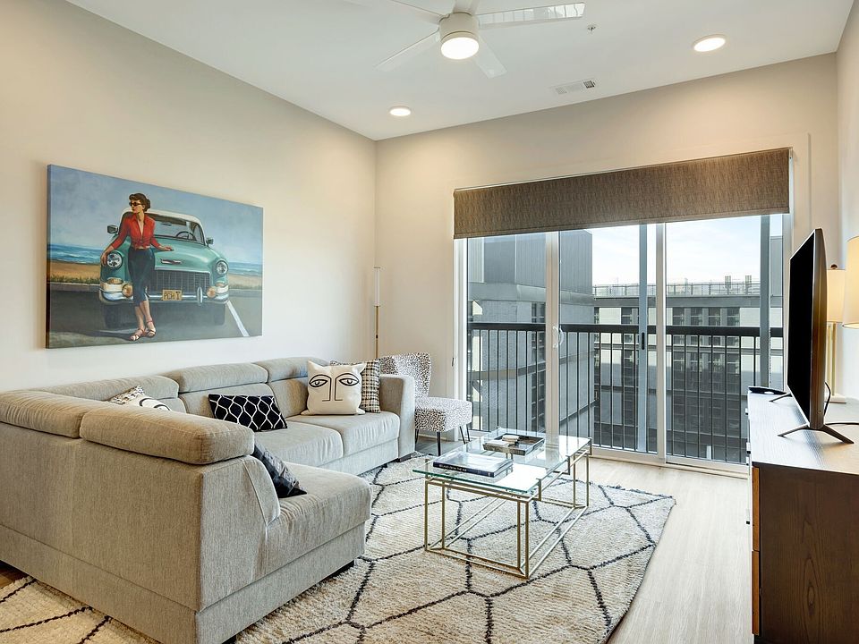 1st image of 815 Main St #406
