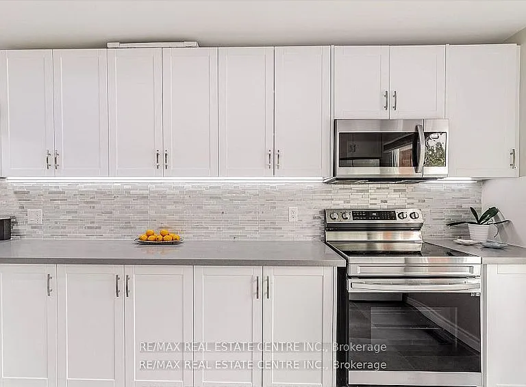 2046 Glenada Cres — Photo 10