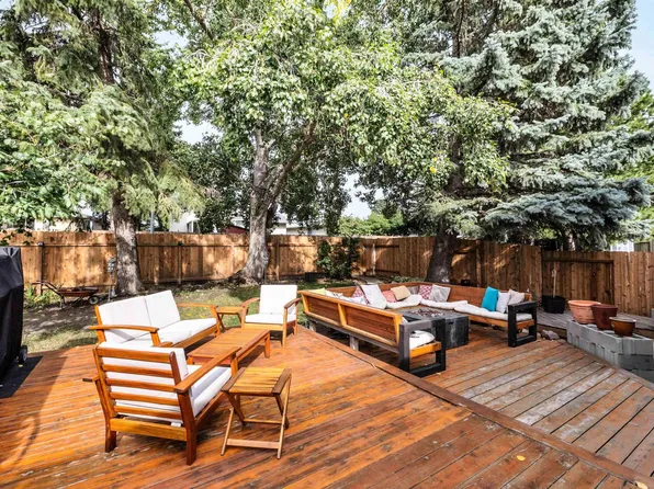 361 Lee Ridge Rd NW, Edmonton, AB T6K 0N6