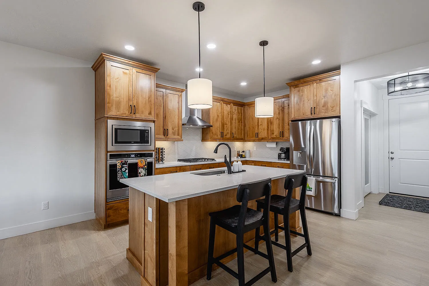 3 bed, 1637 sqft, $3,000 — Photo 3