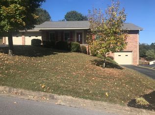 2800 Oakcliff Ct, Johnson City, TN 37601