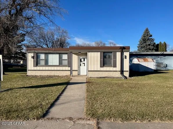 117 2nd St W, Lakota, ND 58344
