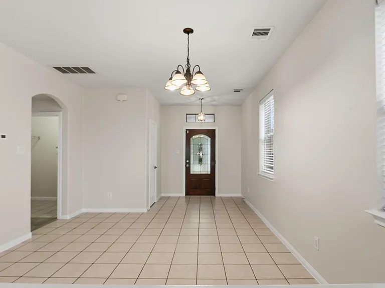 1702 Bonnyton Ln — Photo 12