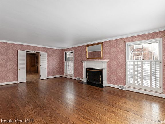 3rd image of 636 Middlesex Rd