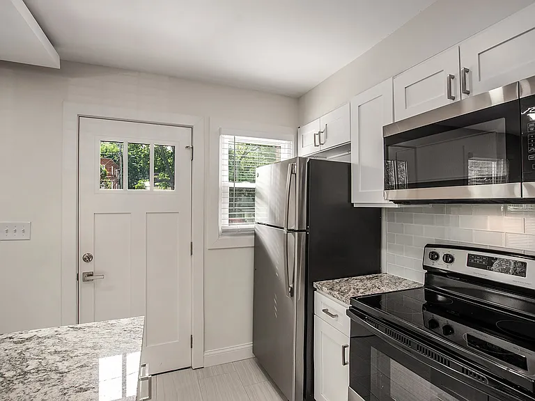 Baltimore Townhomes - 5028 — Photo 6