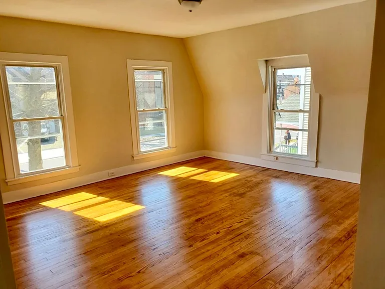 40 Clinton Ave — Photo 10