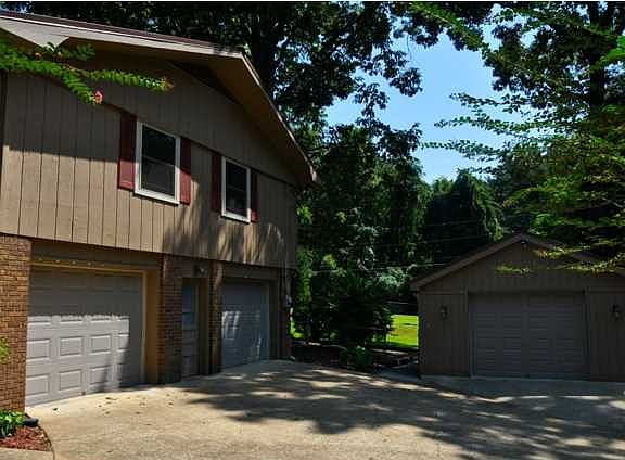 4th image of 4912 Willow Lawn Dr