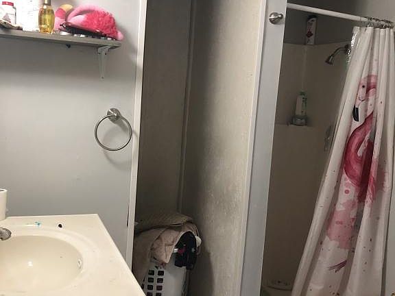 4th image of 800 New York St