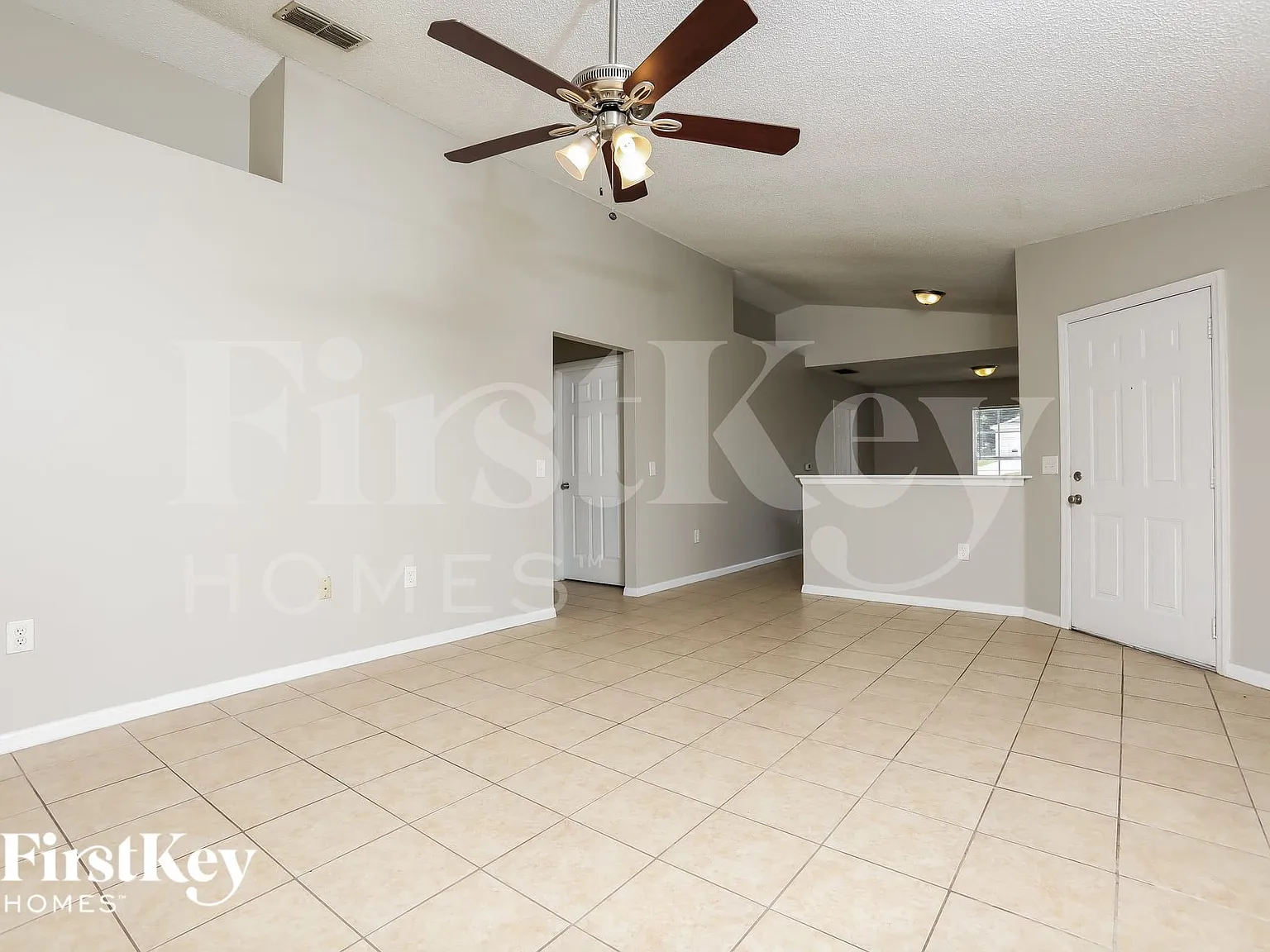 3 bed, 2.0 bath, 1300 sqft, $2,010 — Photo 4