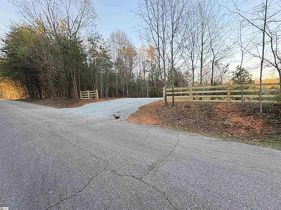 2nd image of 829 Bramlett Rd