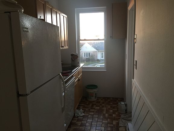 2nd image of 577 W Park Ave #2