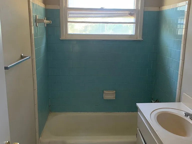 16413 Harrowgate Rd — Photo 5