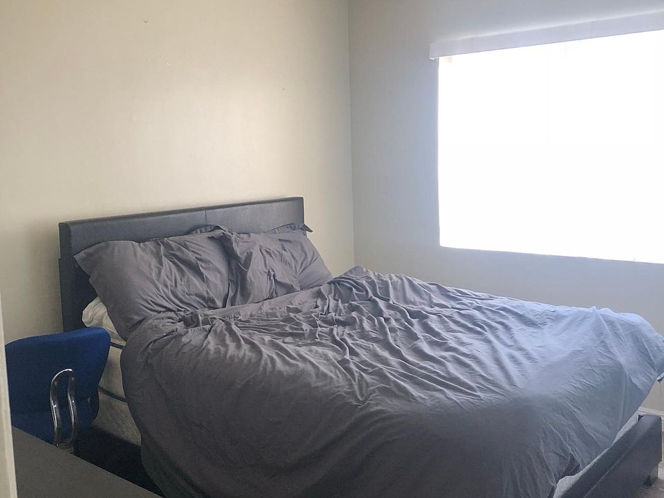 2nd image of 2306 Vanderbilt Ln APT 6