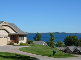 10082 E Sapphire Cir, Traverse City, MI 49684