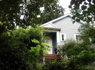 9715 Roosevelt Way NE, Seattle, WA 98115