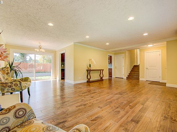 3rd image of 4609 NE 58th St