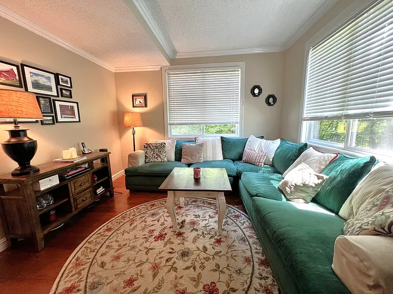 565 Moulton Ln — Photo 14