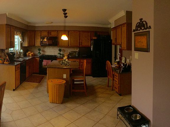 4th image of 521 Rolling Glen Dr
