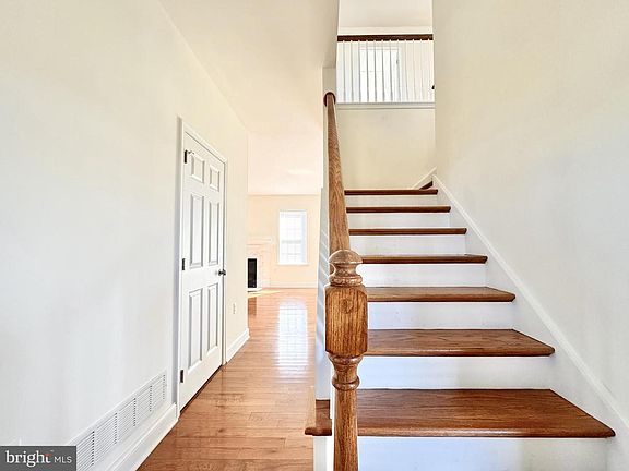 5th image of 20 Lippitt Rd