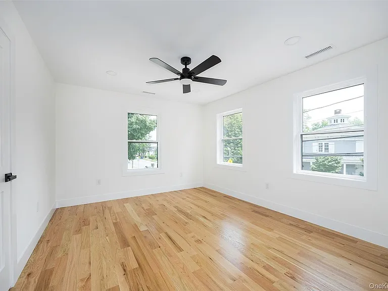 7441 S Broadway — Photo 25