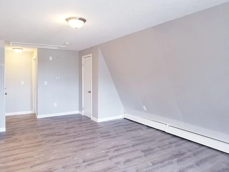 64 South St — Photo 23