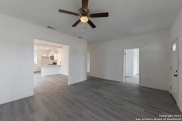 3 bed, 1296 sqft, $1,560 — Photo 2