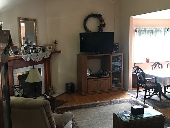 2nd image of 11 Saratoga Ct