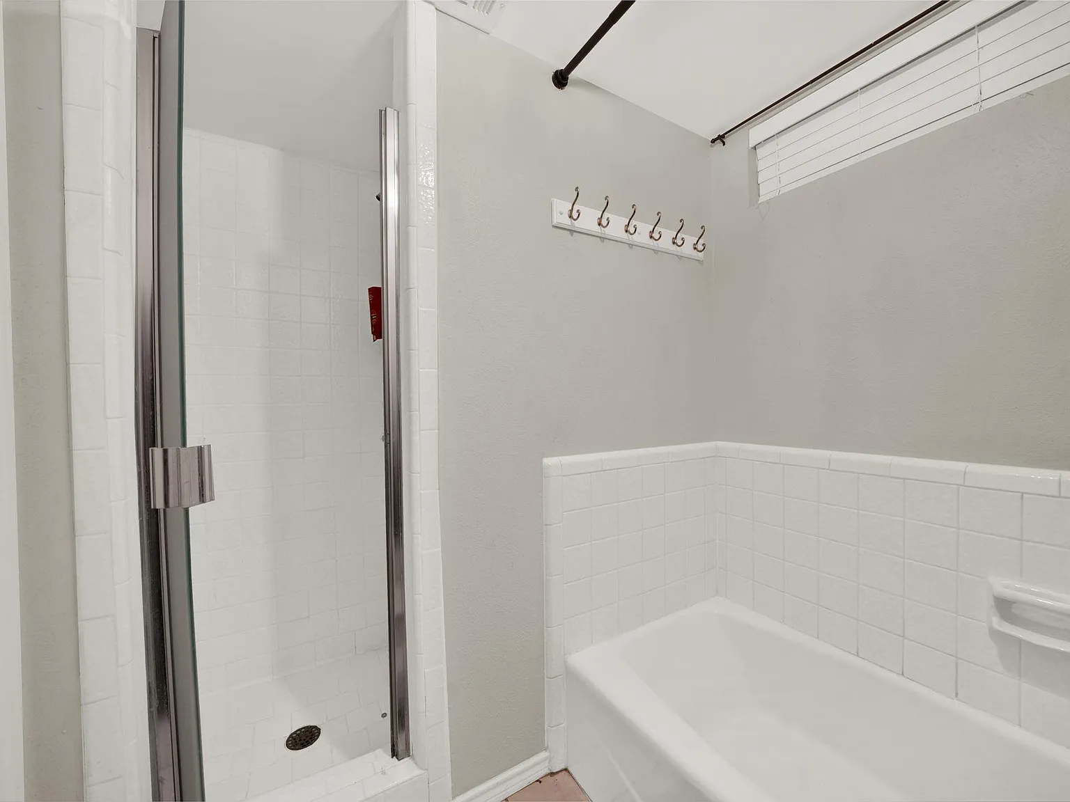 4 bed, 2.0 bath, 2182 sqft, $793 — Photo 3