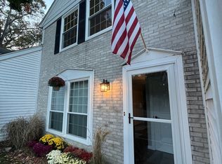 74 Bright Oaks Cir, Cary, IL 60013